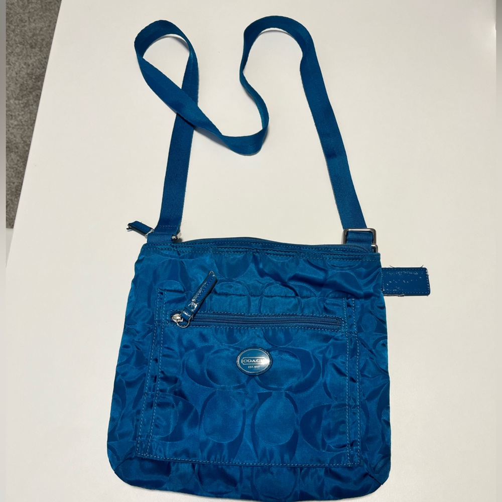 01 
Coach Vibrant Blue Crossbody Bag